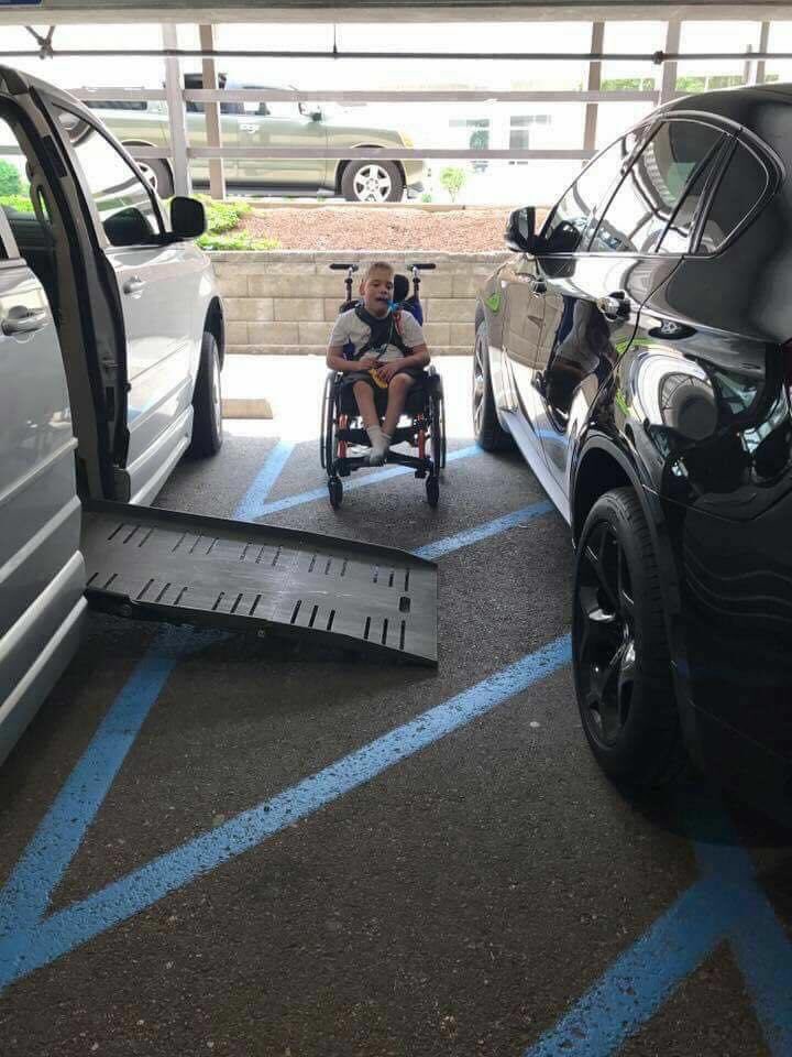 shane25873's tweet photo. Between disability spaces there is sometimes a section, with lines diagonally across it.  This is for easier wheelchair, etc. access.
Don’t park across it, or in it!
I have seen people park small cars in the spot at a local Woolies, without even having a permit. https://t.co/N7JqGDdPgK