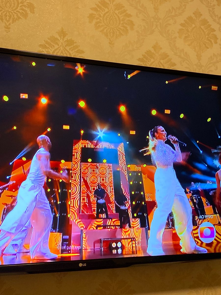 Mpaulacp's tweet image. Que energia  e alto astra desta cinquentona!!! Feliz  aniversário, Ivete!