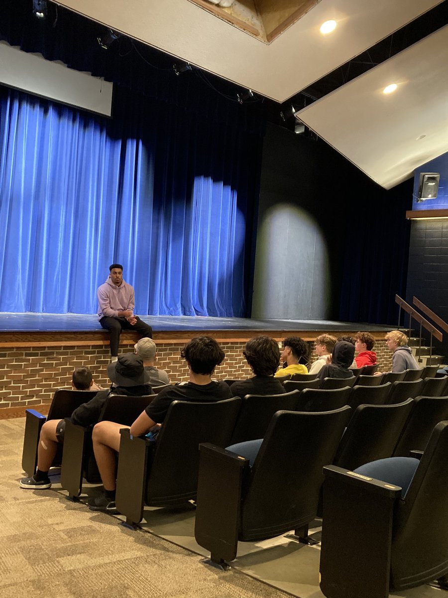 NorthStarSnC's tweet photo. An awesome time tonight having @chimdk11 come back to @WaukeshaNorth1, for a talk with current and future @WNFball #Northstars.   A great message about #family #commitment #hardwork #leadership https://t.co/lNFL4ElSjB