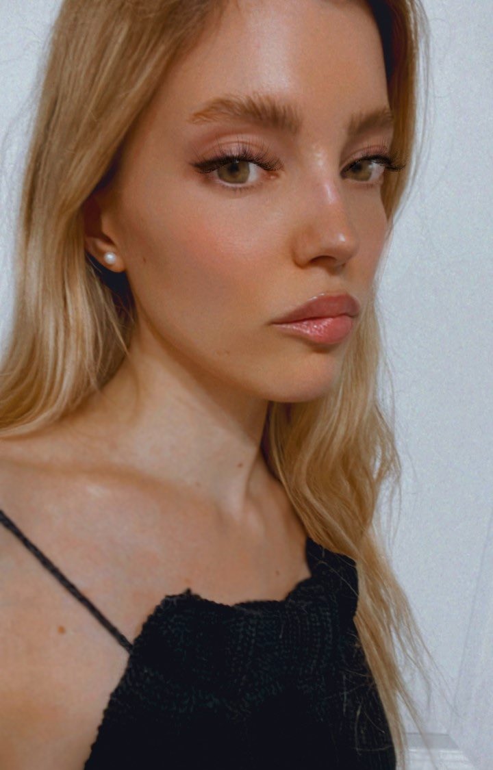 Ailenmanfredi2's tweet photo. I’m going out looking cute tonight so if you see me you’re welcome lmao https://t.co/OfaXnVJN6V