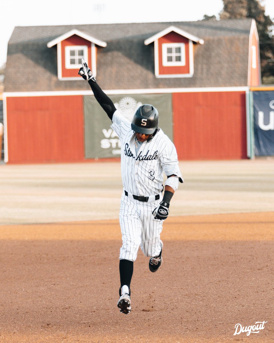 Ruben Rodriquez with a 3 run Jack to give the Mustangs a 4-1 lead in the bottom of the 5th.