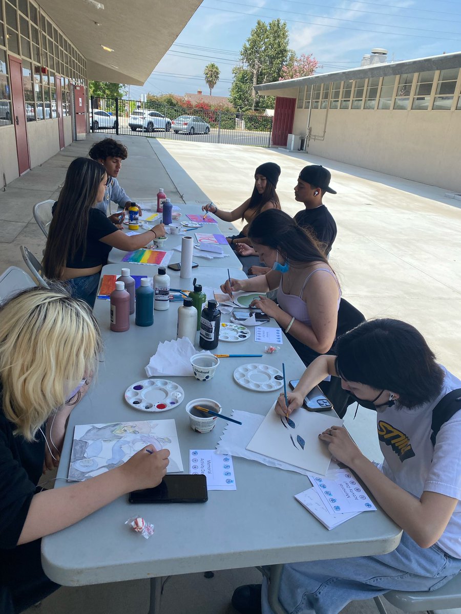 CoronadoWCUSD's tweet photo. Another great turn out for our Friday activities day! Students participating and enjoying a great day to start their 3- day weekend! The MIA club also had activities for students to participate for Mental Health Awareness Month. 
#coronadowcusd #coronadomiaclub #wcusd https://t.co/CoTopOA1SM