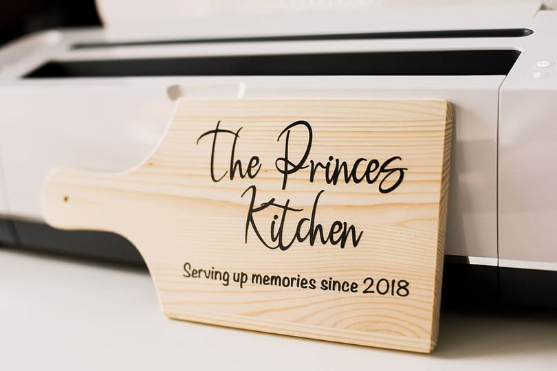 abcraftlab's tweet photo. The first orders are already going out from our new little business 😍 
Check out these personalised wooden boards!
Now taking orders for father's Day.. please message us to place an order 💛
Popular orders so far:
'dads kitchen'
'king of the grill'
'dads BBQ'
Only £5
#fathersday https://t.co/JrQyHfRq5d