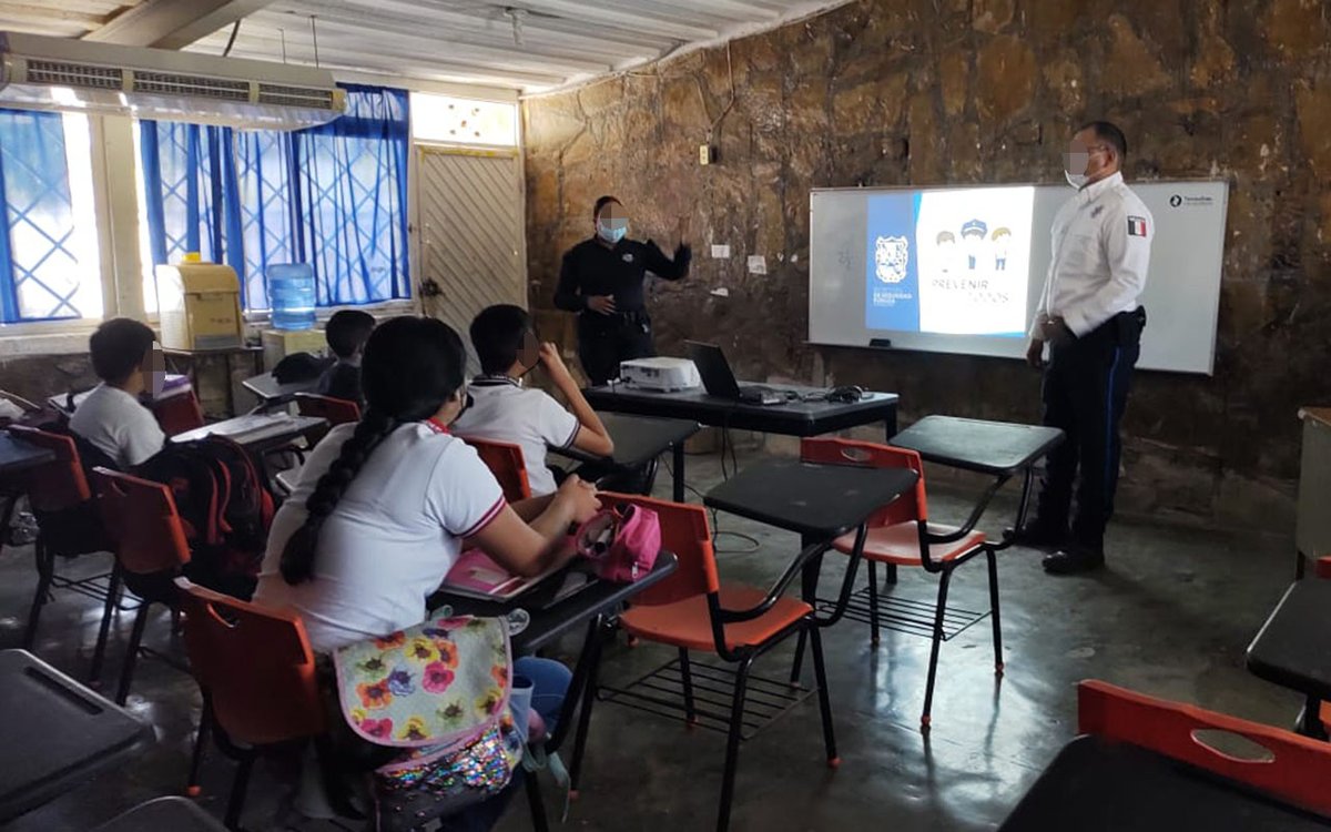 SSP_GobTam's tweet photo. #PolicíaentuEscuela elementos de #PrevencióndelDelito de la #PolicíaEstatal, se reunieron con alumnos de la Escuela Primaria “Nuevo Santander” del municipio de #Jimenez para platicar sobre #Ciberbullying #Tamaulipas #Contigo #Cerdadeti https://t.co/XyaSw6zVG6