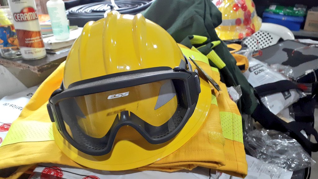 Recibimos  EEP para Incendios Forestales, Motobomba y manga de 1" de 25 mts. para incorporar al kit Forestal. 
Gracias Sr. GOBERNADOR, 
Gracias Intendente 
Pedro Maidana, gracias Dir. Defensa Civil Analia Acosta y Pte. Federación Central de BV del Chaco Carlos Alfonzo.
🔥BVCE🔥