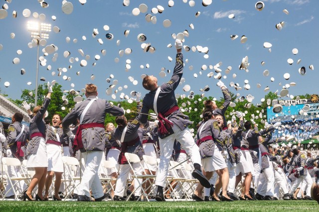 USArmy's tweet photo. Class of 2022, Congratulations!

The 1,014 graduates celebrated their most significant milestone as they joined the ranks of the #USArmy, ready to embark on a journey of #SelflessService.

➡️ https://t.co/3QbGITViZv https://t.co/LaS0EkZUAq