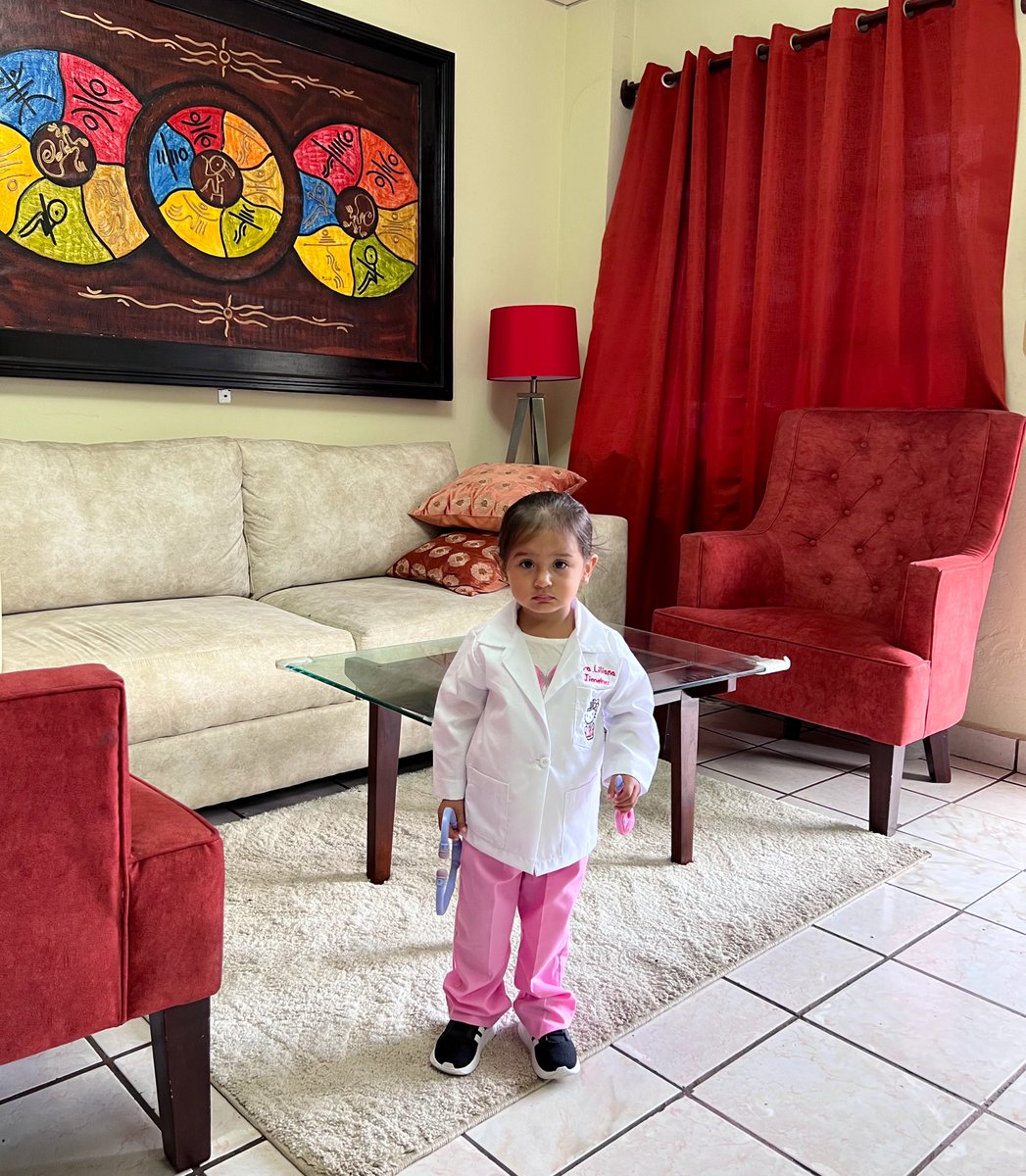 bonner_jimenez's tweet photo. Hoy es #ProfessionsDay en el colegio y mi hermosa doctora está lista, con su estetoscopio y su termómetro. 🥰👩⚕️ https://t.co/4omUkoITxM