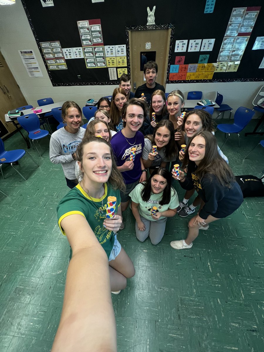 Michael39448691's tweet photo. PBIS fun on a Friday! Who doesn’t love a Push Bar on a Friday?!  Gift cards aren’t so bad either!  @OHPBIS #JuneRocks https://t.co/89HaEaGvGl