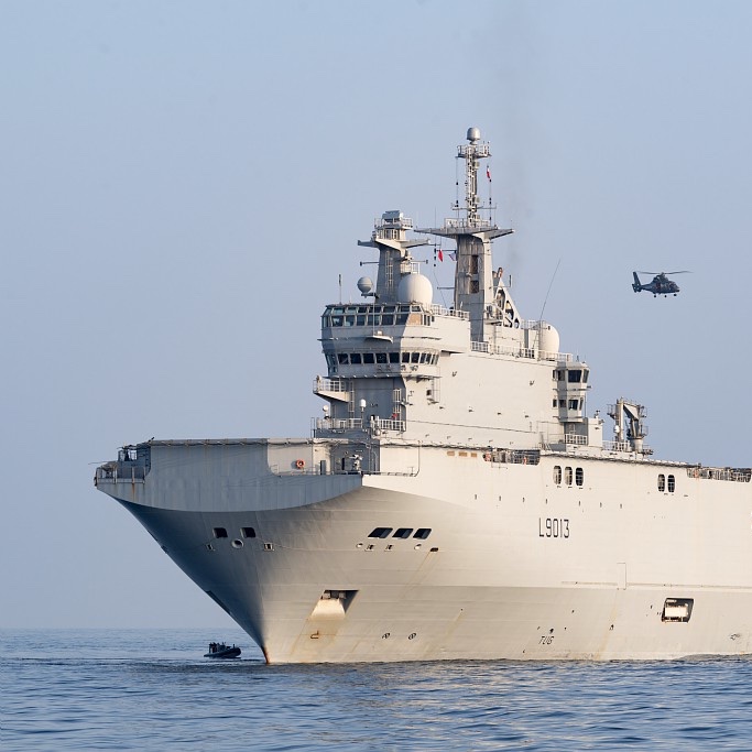 franceaubresil's tweet image. #CooperaçãoMilitar | O grupo Joana d’Arc chega hoje ao 🇧🇷! O que é o Joana d’Arc? É um grupo de navios da Marinha 🇫🇷, numa missão operacional, e dedicado ao treinamento de cadetes da Escola Naval 🇫🇷, bem como à cooperação com outros países, incluindo a Marinha do 🇧🇷@marmilbr! 1/3