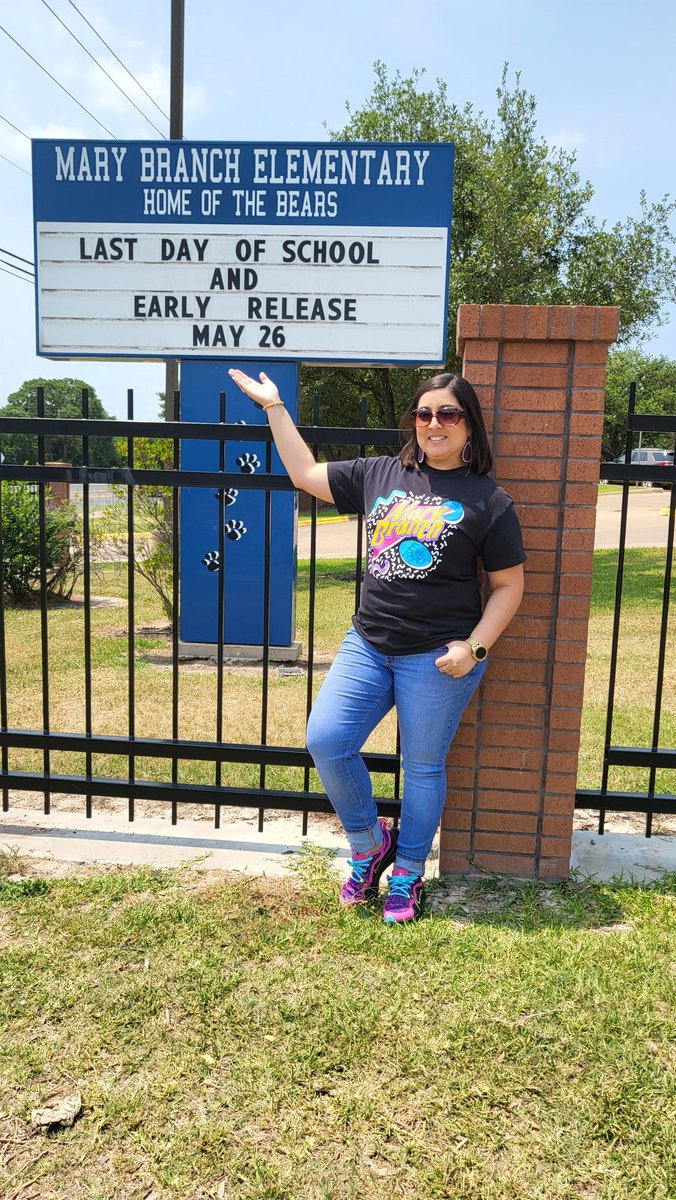 DenniseTrevino8's tweet photo. Can't and won't ever forget Bryan and all who left a mark in my life. I am Bryan ISD!
I am Milam! I am Branch!
🐎🐴💜🐾🐻❤🎉💐🥰👩🏽🏫🎊
#MilamMustangs #BranchBears #IamBryanISD
#15years #newchapter
@BryanISD @Branch_BISD https://t.co/xnB2sNjDv9