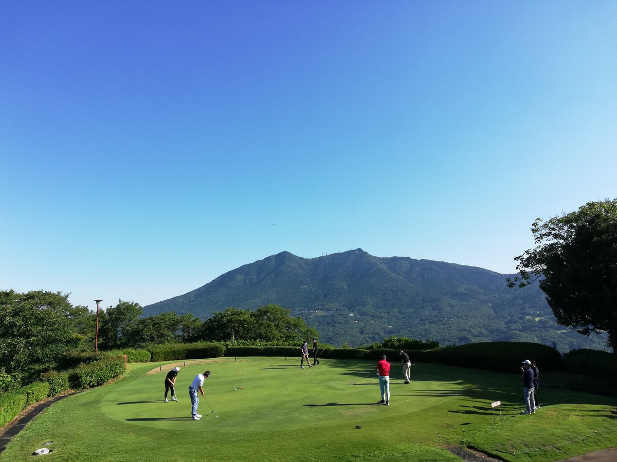 tkcc_jp's tweet photo. 現在の天気は晴れ、気温は16℃です。日中の最高気温は25℃まで上がる夏日の予報です。グリーンスピードは7.0フィートです。
＃ゴルフ、＃つくば国際、＃フットゴルフ、＃golf #ゴルフ好きと繋がりたい #つくば市 #絶景 https://t.co/3vZpUHApDq