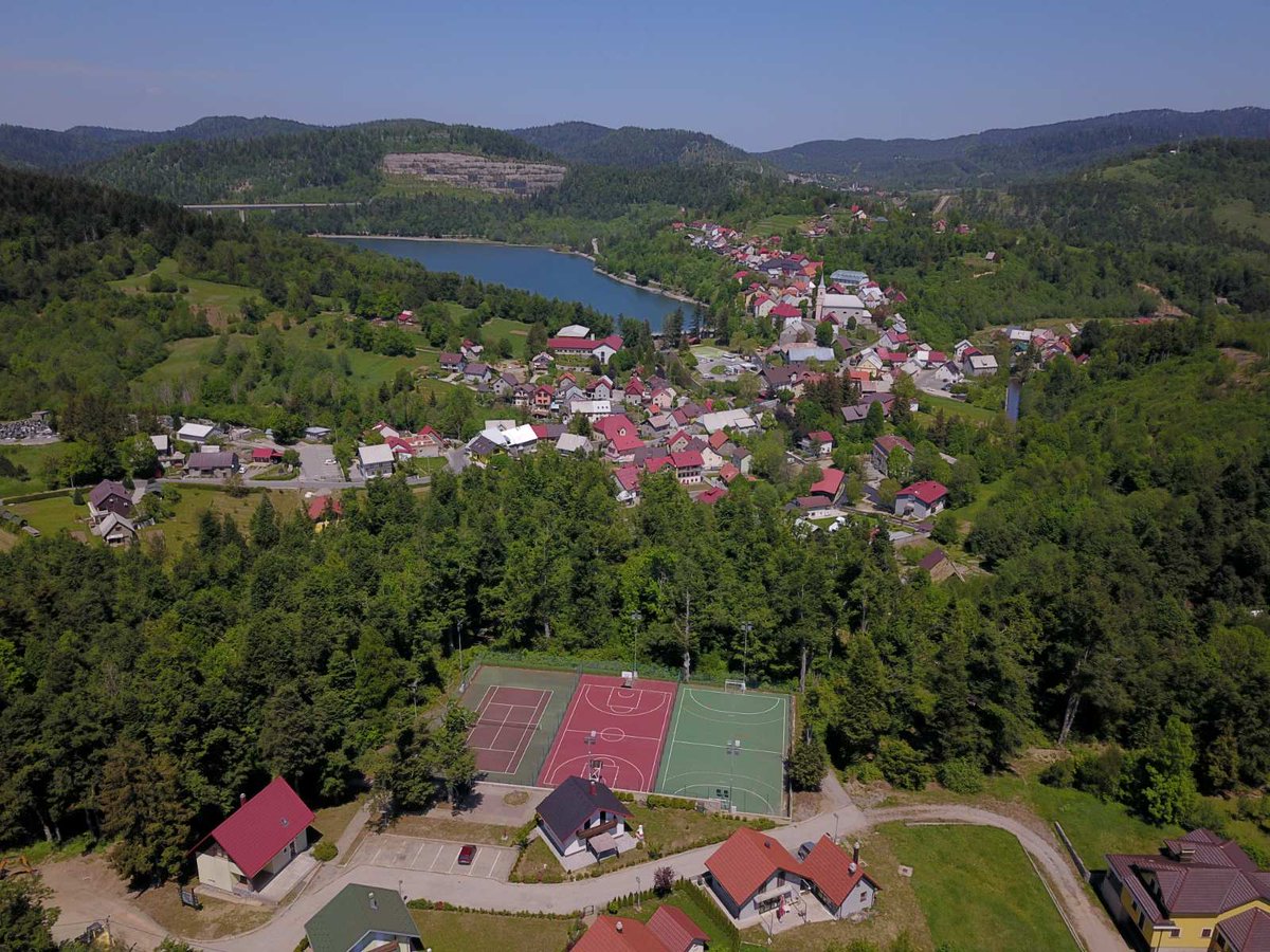 DBregovac's tweet photo. Najveća mala općina 
Općina Fužine 💚💙
#visitfuzine 
#neodoljiv 
#gorskikotar https://t.co/TNdQBTKrg0