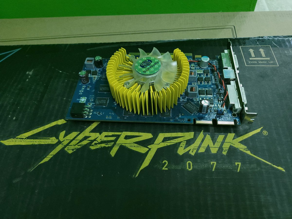 TefensTech's tweet photo. 😮 @SapphireTech @AMD #Radeon HD 3850 w/ painted heatsink for #venom #PCmod 
Watch the full PC Mod video on https://t.co/x5QrzPgYVe https://t.co/CvSUn1zlMp