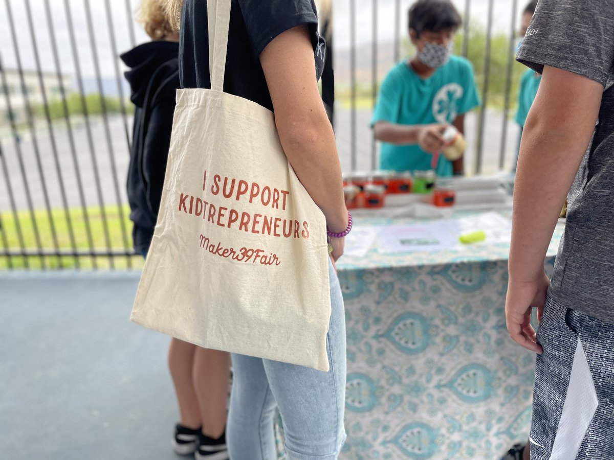 camiedyess's tweet photo. 80 businesses, K-8 representation in this year’s #Maker39. Kidtrepreneurs excited about selling their products today @Design39Campus. We couldn’t do this without the support of our awesome community! #d39c https://t.co/sJcAsiV8JV