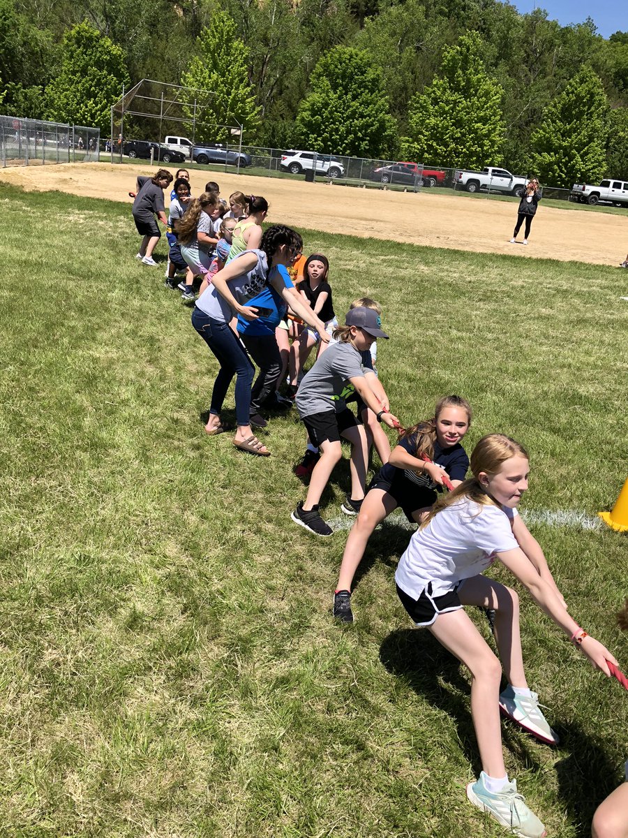 TinaDonnell's tweet photo. Some field day fun! #lctitanhill @TH_Principal https://t.co/9ph5Rtc0Ds