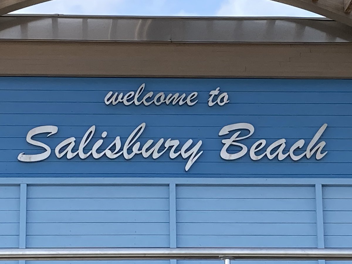 LisaDeMeo1's tweet photo. Woo hoo! New comfort station is open at Salisbury Beach. Thank you Sara Lynch of Peabody for christening it for us! @SalisburyPolice @TownSalisbury @newburyportnews https://t.co/h4LeMrrSJt