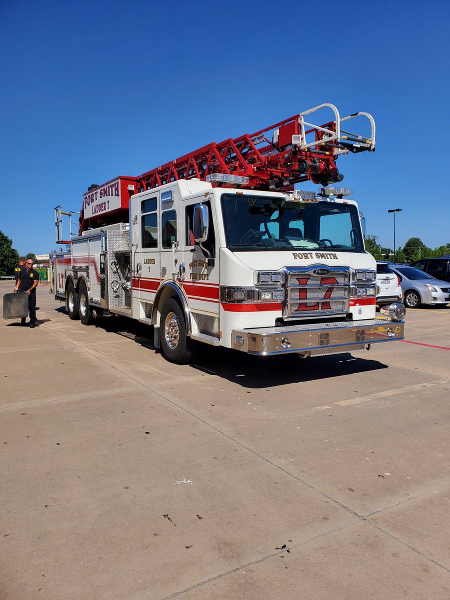 Bilwee3's tweet photo. Thank you to the Ft. Smith Fire Department for helping us get our flags back up! @EdVerrette @1404 @TaraTalleyTHD @bsw224 https://t.co/DDfeNc14MY