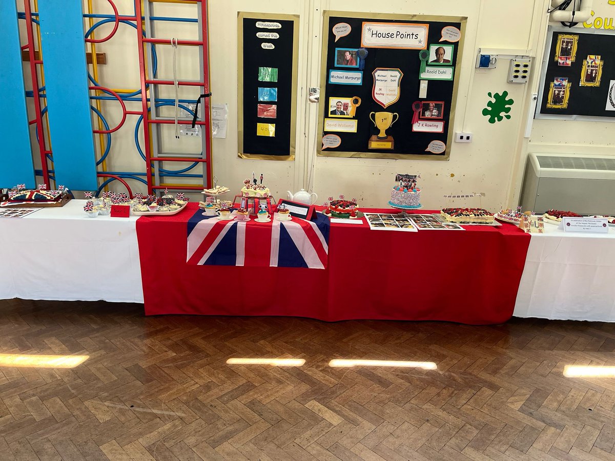 abbey_primary's tweet photo. Today all the children at Abbey have finished the half term with a fantastic jubilee celebration. With a picnic, cake baking competition and inflatable fun, all children has a great time. Well done to reception for winning the cake bake and the dance club for a super performance. https://t.co/NSF4XF8KFq