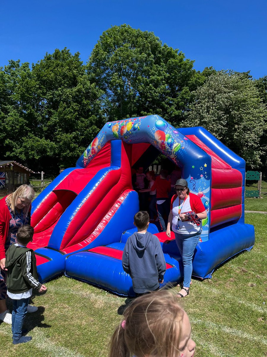 abbey_primary's tweet photo. Today all the children at Abbey have finished the half term with a fantastic jubilee celebration. With a picnic, cake baking competition and inflatable fun, all children has a great time. Well done to reception for winning the cake bake and the dance club for a super performance. https://t.co/NSF4XF8KFq