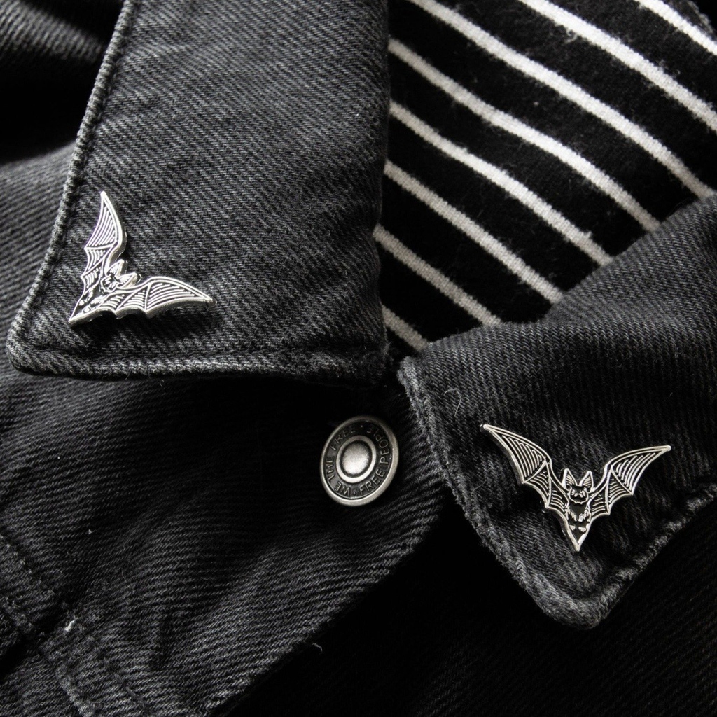 🦇 🖤Batty Babe 🖤🦇

CHECK OUT OUR COLLECTION OF CREEPY CUTE PINS 

pictured: 
Ectogasm | Bat Collar Pin Set
↓↓
:
★ SHOP NOW ★ TOOFAST.COM ★⁠
:
:
★
#toofastclothing #enamelpins #enamelpinsforsale #enamelpinsfordays #enamelpinstagram #halloweenpins