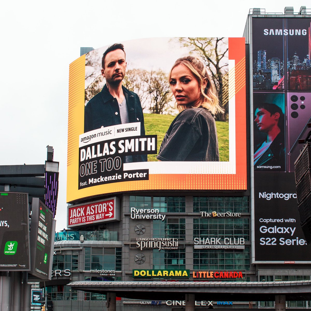 dallassmith's tweet photo. Wow thank you! So awesome seeing me and @MacKenziePMusic on a billboard in Toronto 🇨🇦
Go listen to #OneToo on @amazonmusic’s Just North of Nashville playlist: https://t.co/tqXWmF0C2M https://t.co/OWKRA8B04r
