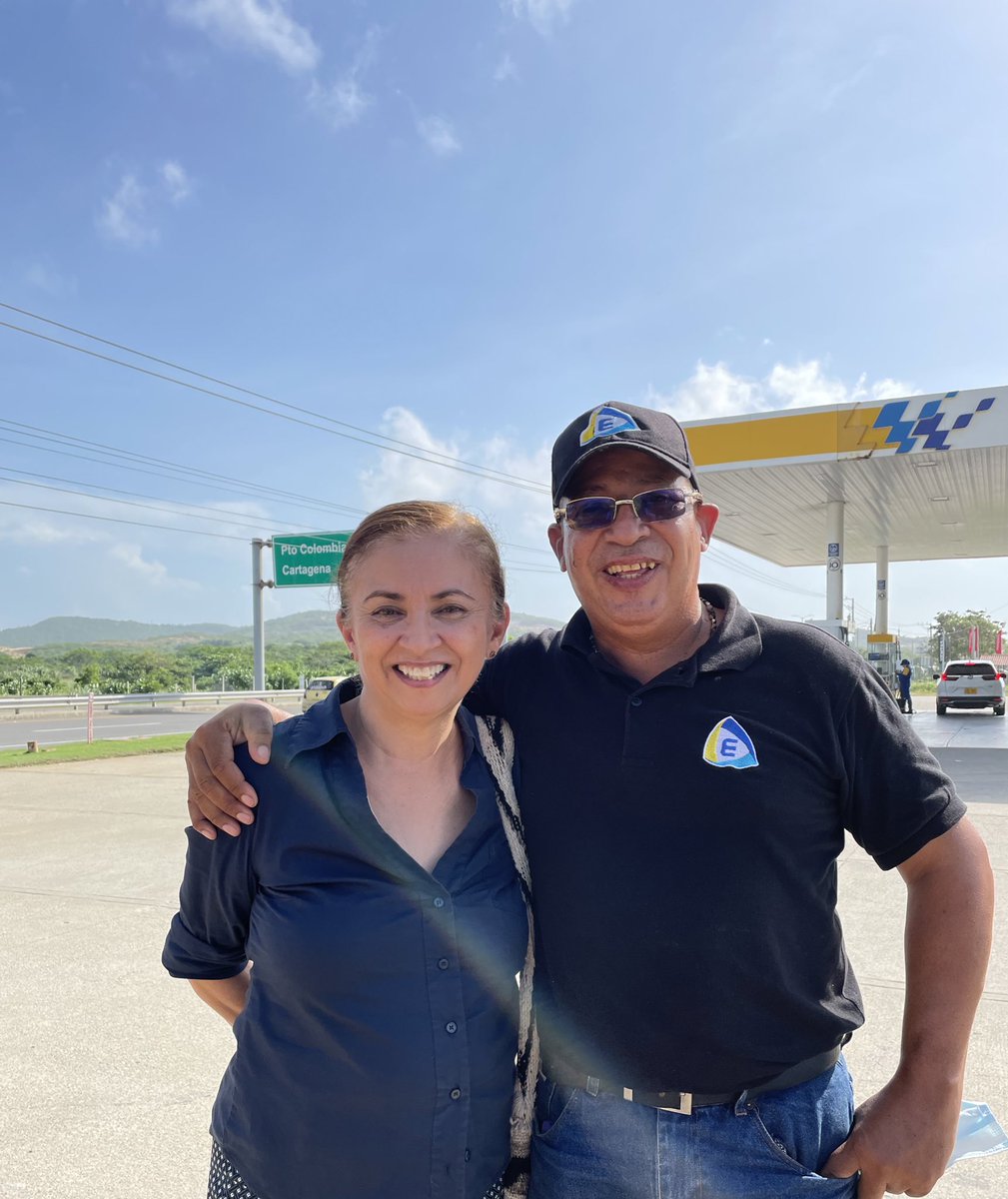 mabelgasca's tweet image. El destino conspiró y he aquí que me unió con @LuisC955 

Fue un momento intenso, casi mágico, al mejor estilo de Macondo

Gracias Dios por poner en mi camino a Poncho Vieco 🙏🏻

¡Hay que repetirlo!

@PETEAGC @DeviaCamacho @albert971 @jesusowpadilla @clalviz