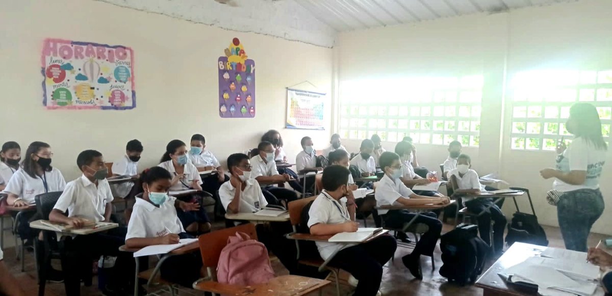 Aire_Energia's tweet photo. #ValorSocial en #LaGuajira 🌀 Socializamos con los niños del Colegio Sagrado Corazón de Jesús de Riohacha nuestro programa #EnnovaScool📚 el cual busca involucrar a los colegio, docentes y estudiantes al uso eficiente de la energía eléctrica ✅⚡ https://t.co/OZ1ZlyoeuJ