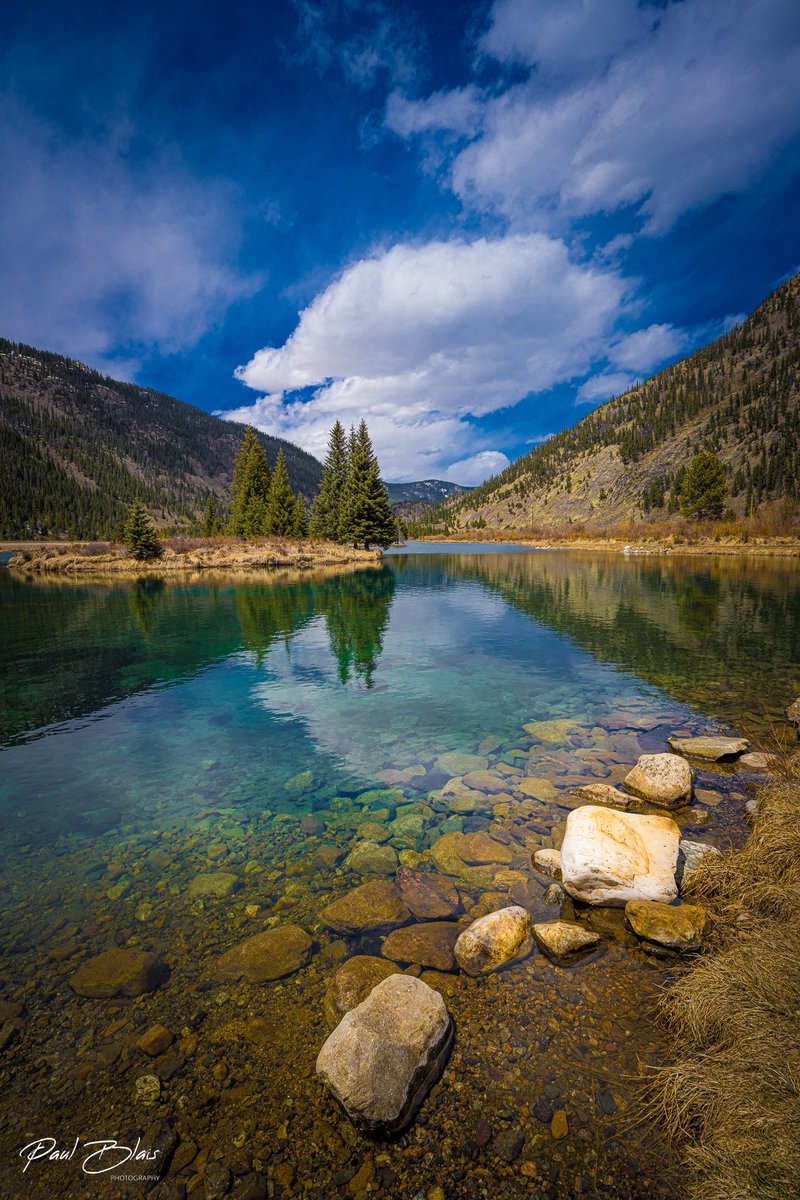 DenverChannel's tweet photo. "I was heading east on I-70 near Copper Mountain Resort a few weeks ago when I noticed this jaw dropping pond with water color &amp; clarity that looked like the Caribbean. The Curtain Ponds are definitely worth a visit!"

📸: Paul Blais Photography | Discover CO Through Your Photos https://t.co/ooXTXWAKm3