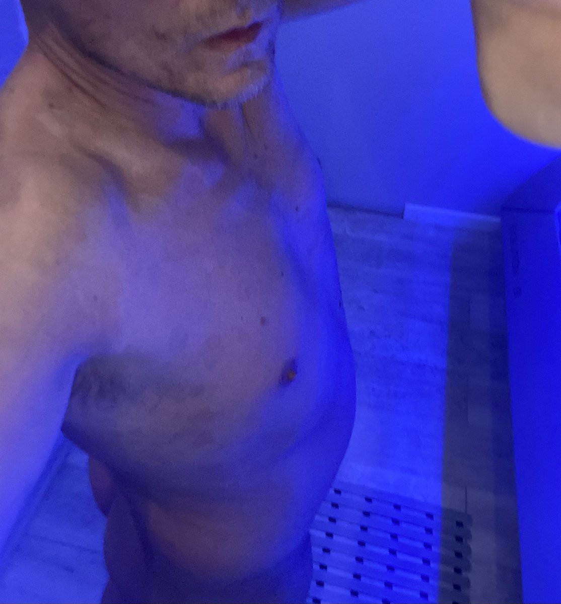 trackiepantsguy's tweet photo. Sunbed time https://t.co/Plv9d4mdZk