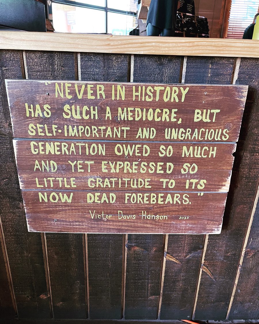 _MRS_ZIG's tweet photo. Saw this and couldn’t help but think of the holiday Monday. #gratitude #showsomerespect #ProudToBeAnAmerican 🇺🇸❤️ #santanflat https://t.co/5rjl0LYRmK