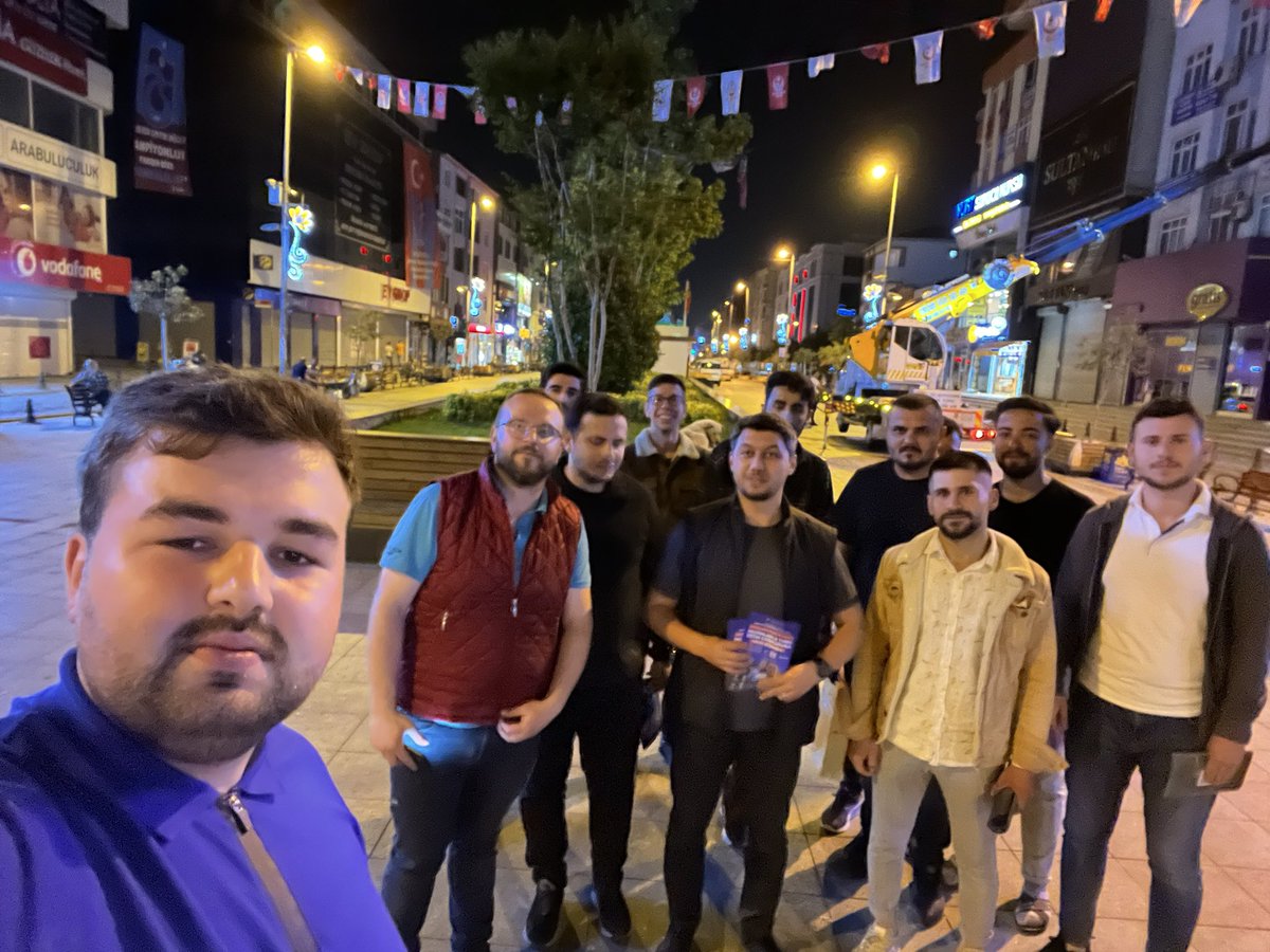 tkutluay64's tweet photo. 📍SULTANBEYLİ 

“Gümbür Gümbür Geliyoruz”😎🚀

Gece gündüz demeden #29Mayıs hazırlıklarımız tüm teşkilatlarımızla birlikte devam ediyor.
#AKGençlikSahada 
#İnandığınYoldaYürü 
@eyupkadirinan @osmannnurika 
@CCekerek @akgencistanbul 
@sbeyliakgenclik https://t.co/YY0p5nY1Xc