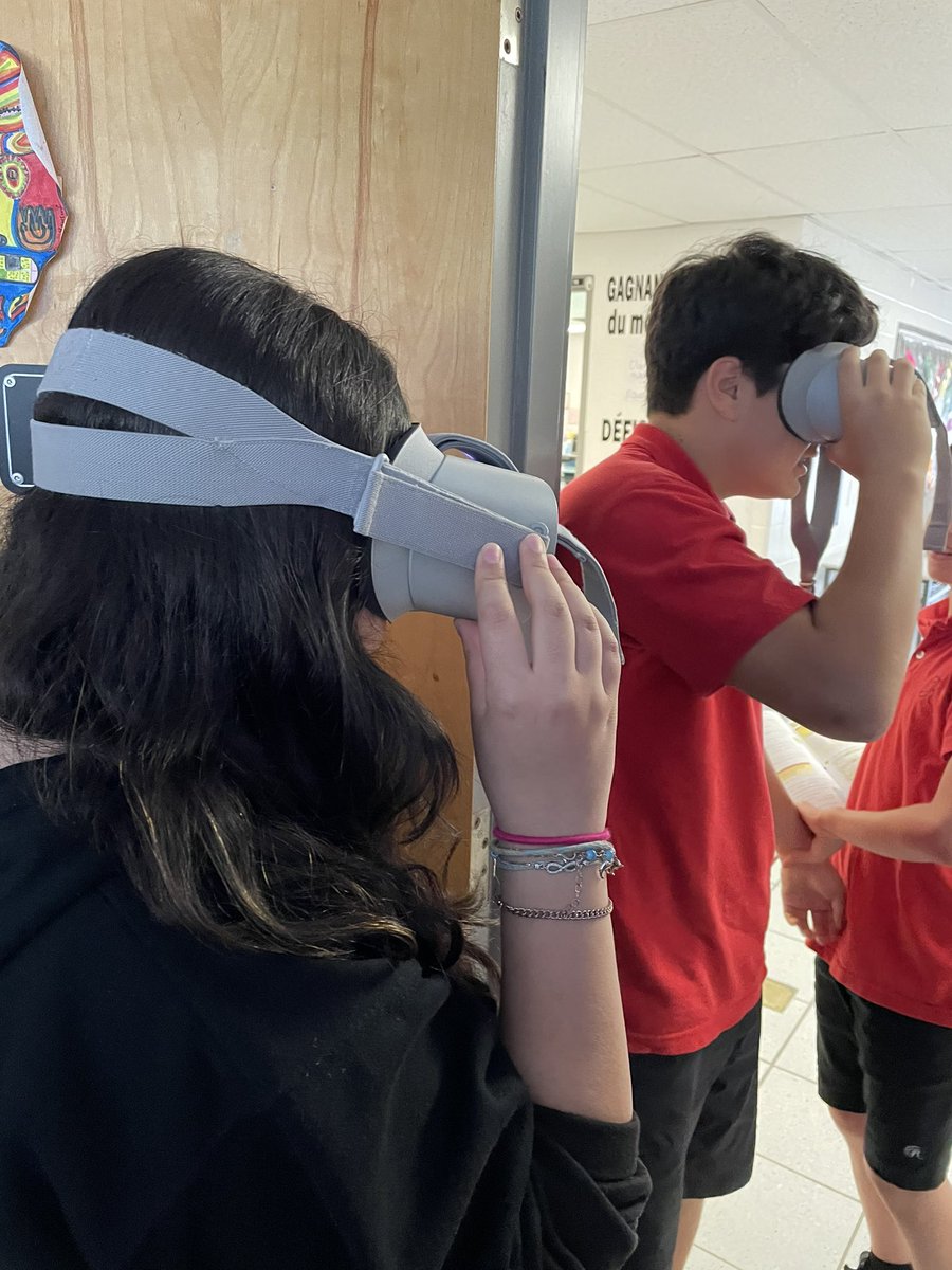 a_rschubert's tweet photo. Les És des deux campus de l’@ESCRenaissance ont participé aux ateliers offerts par l’@uOttawa avec la visite du « Maker Mobile ». Points de suture, plâtres, intubation, échographie, impression en 3D et RV… Wow! 👏 @cscmonavenir @progavenirsec https://t.co/S1jkLvVaUU