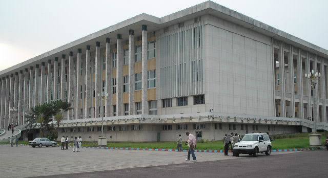 MDianyishayi's tweet photo. Pas d'issue au #Congrès, #Bahati transmet deux noms pour le poste de #juge constitutionnel du quota du parlement. Il s'agit du sénateur Louis #Mbonga et le sénateur #Mandza Andie.

#RDC https://t.co/XaxjIO25Sc