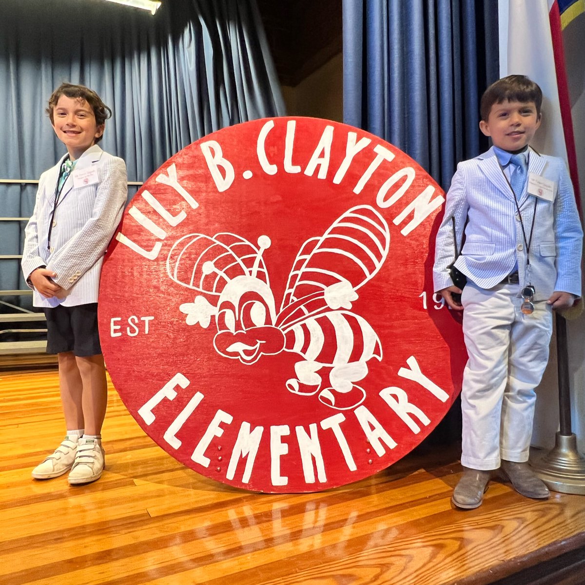 LBClaytonFWISD's tweet photo. We are so lucky to have had these Sweet Lily Bees as Principal and Assistant Principal for the day this week! They did a great job at helping Principal Andersen and Assistant Principal Montoya manage all school business! #sweetlilybees #adminfortheday @jillbalzer @anne_darr https://t.co/EjnET6cZ4c