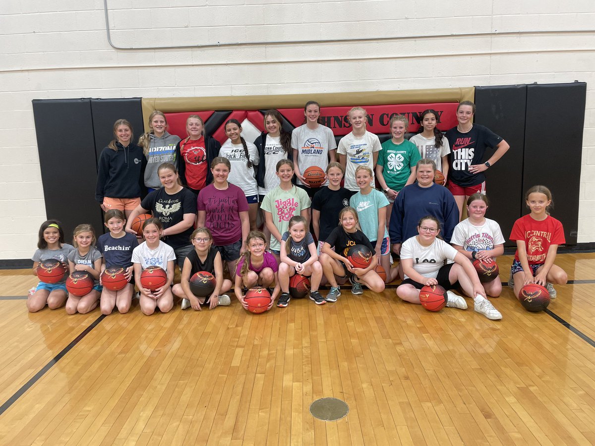 Youth camp has wrapped up! Thank you to the coaches, former and current Lady Thunderbirds for putting in their time to serve our younger ladies! 

<a href="/JCCENTRAL/">JCC</a> 
#gojcc