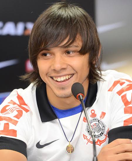 Snaihtniroccccc's tweet photo. levei meu filho pra cortar o cabelo e devolveram assim https://t.co/Am6TZ9NmaZ
