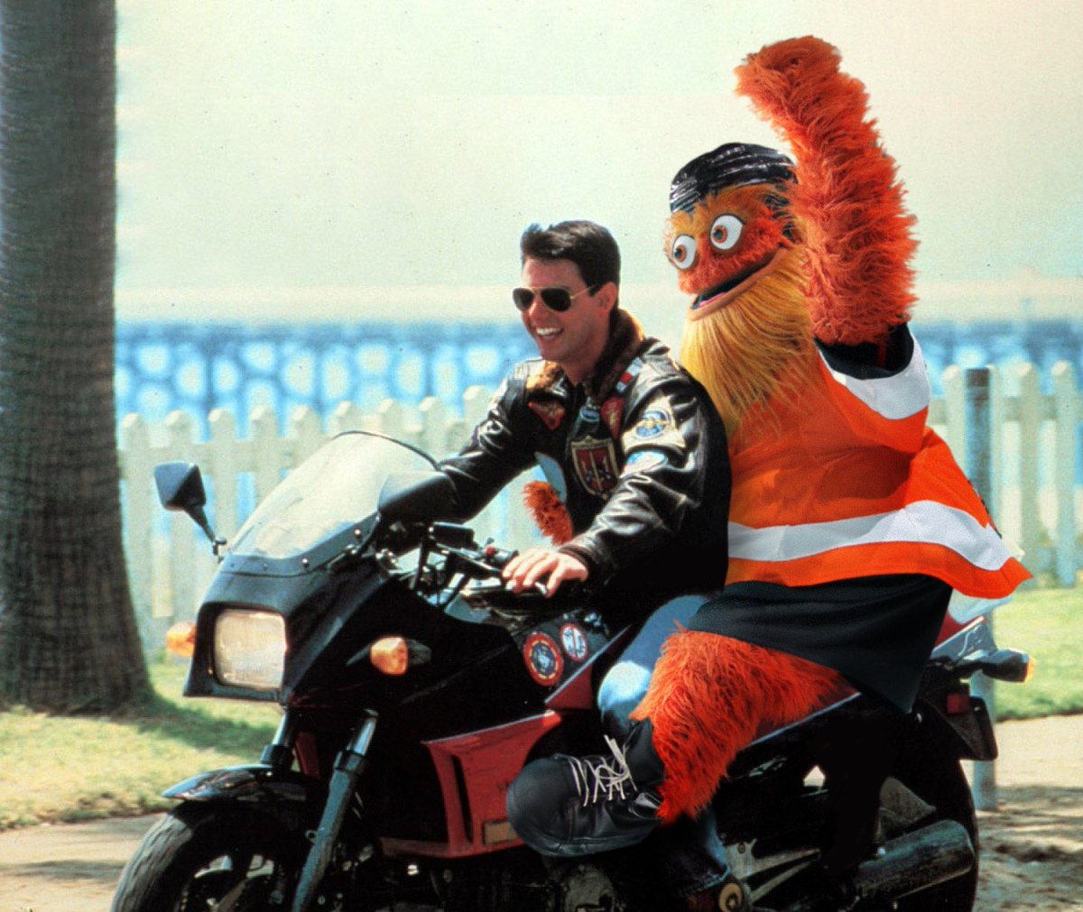 GrittyNHL's tweet image. After chasing sunsets
One of life’s simple joys
Is playing with the boys 

enjoy ur #mdw #topgun