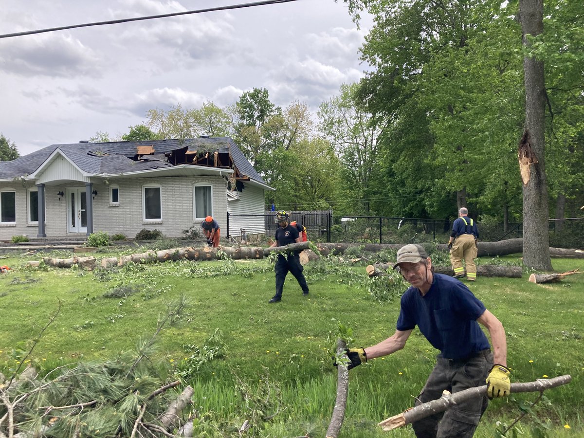 We need your help #OttCity! 
If you would like to help with storm cleanup projects across the city, we are looking for volunteers for this weekend! 
There are many opportunities to lend a hand! 
For more info and to sign up: bit.ly/3t2NaVZ