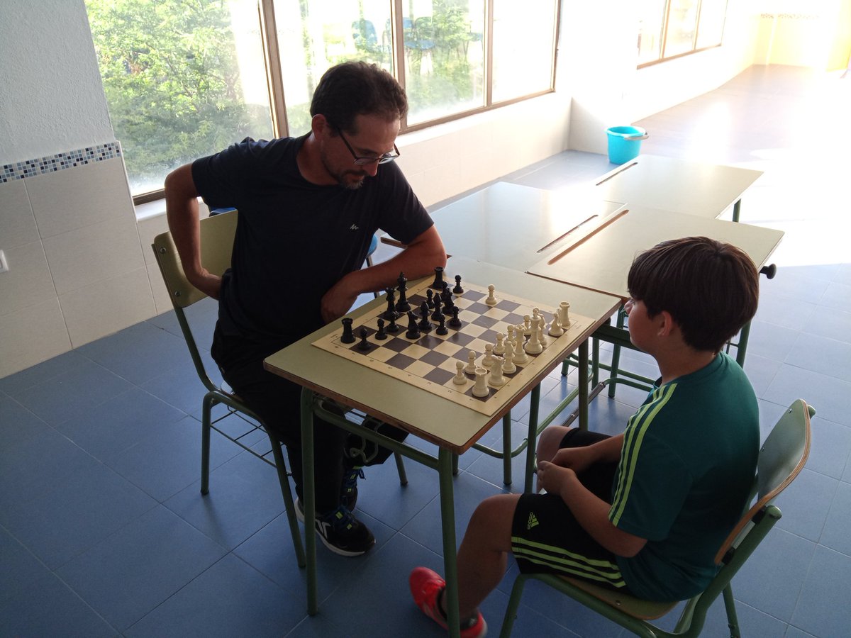 CATorredelcampo's tweet photo. Muy contentos de Estrenar material nuevo para el club! @OCACHESS una herramienta maravillosa para la enseñanza! https://t.co/ea9ddv0Sgk