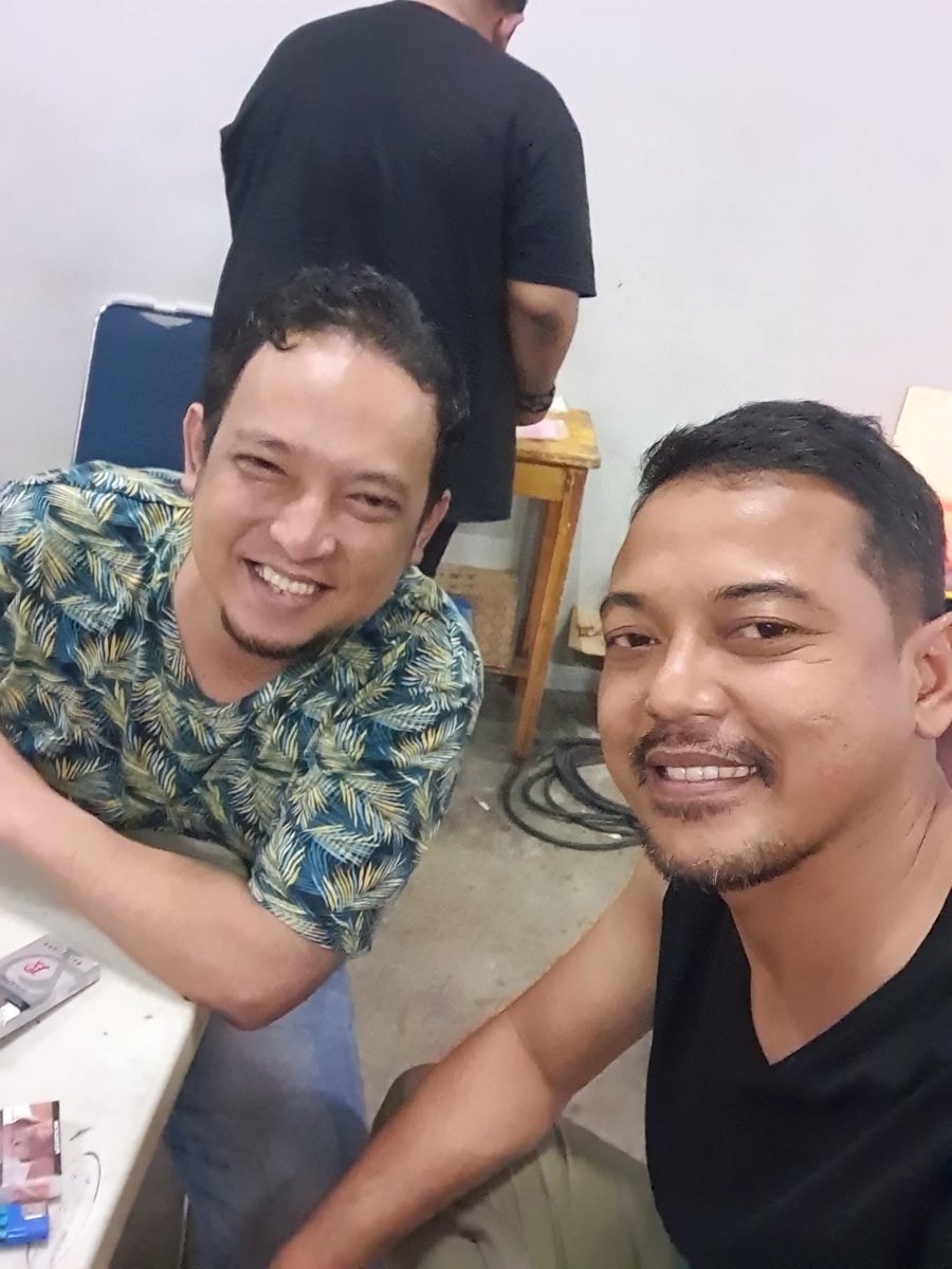 adzee_showman's tweet photo. Semoga antum sehat dan banyak manfaat yee jii Apoy... jalanin teruss, bahasa gw cm bilang; ente DARI SINI UNTUK KESANA kok!!...👉👉👉 https://t.co/JSIHt8CuSU