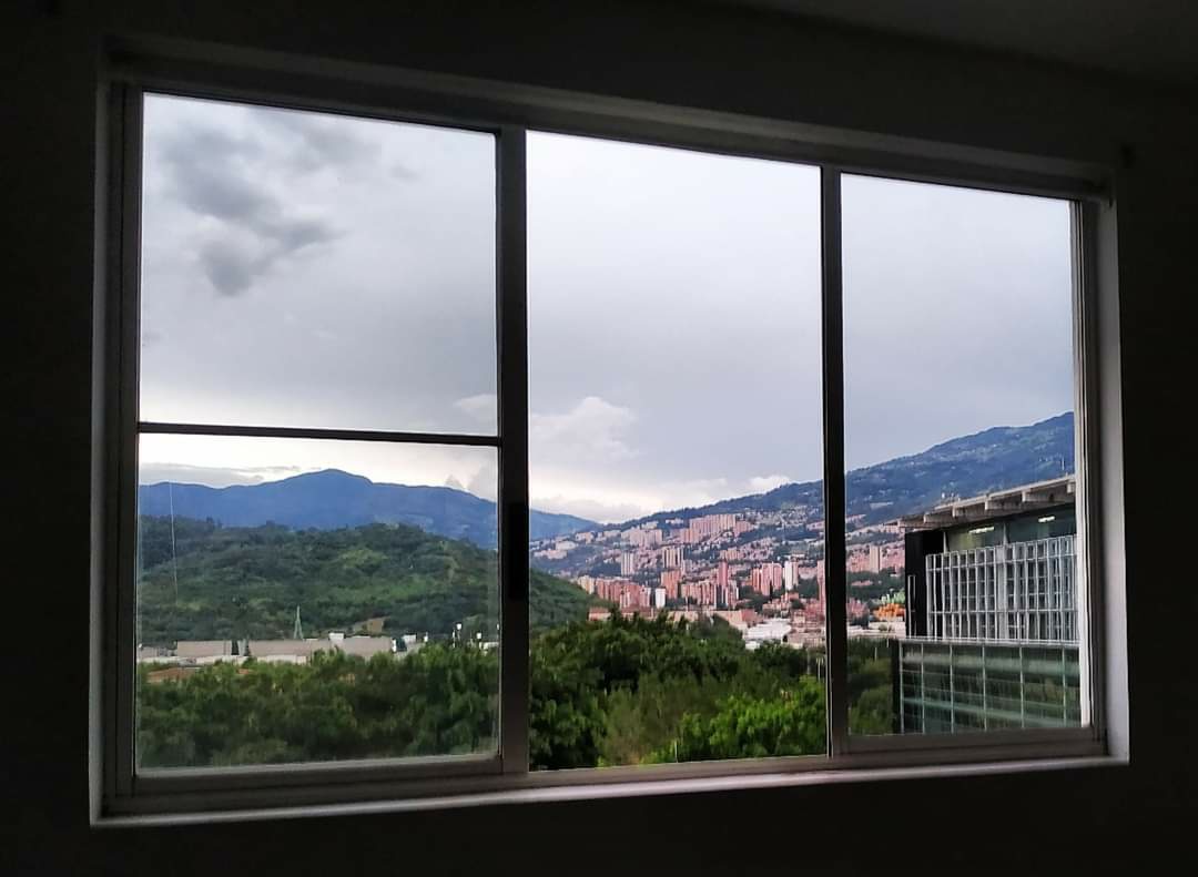 JRivillas's tweet photo. Desde hace 8 días me remitieron de la UCE de la Clínica Victoriana (donde me salvaron la vida y tuve, en medio de todo, momentos felices) a la UCE de la IPS Universitaria también llamada León XIII. Aquí me ha visto el internista, el intensivista, hepatólogo, patólogo, https://t.co/PnecJJjSqN