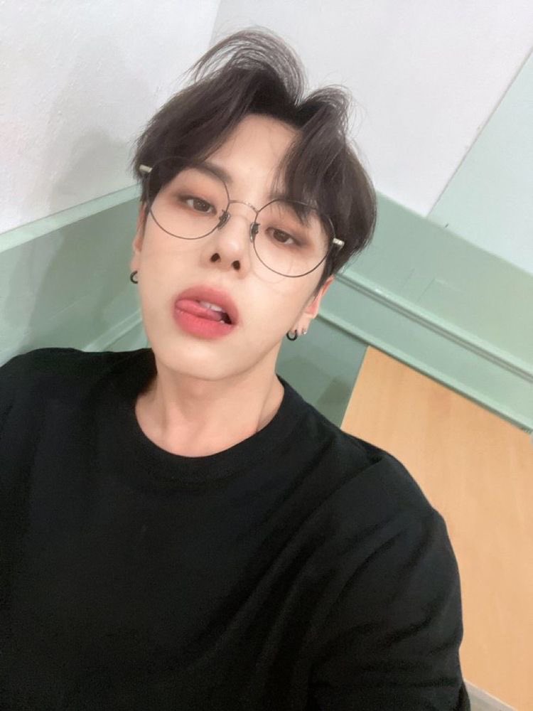 َ (@eboyjdh) on Twitter photo 