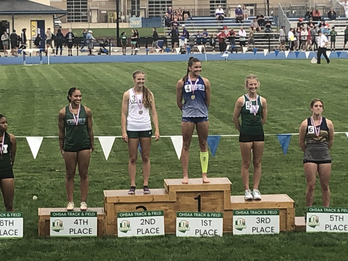 STATE BOUND!!! Sophia makes it 3/3 and qualifies to State in the 200! 🟢⚪️!!!