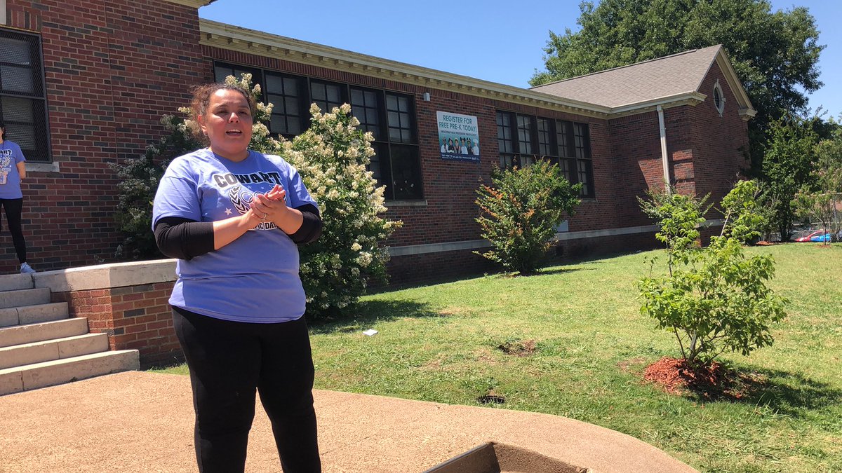 Lydia151220's tweet photo. Emotional day for us all... As 5th graders start their new journey they pass on their responsibilities to the new 5th grade class 💜#flagceremony #LastDayofSchool #TheCowartAdvantage @CowartDISD https://t.co/2x9Iuh1zRc
