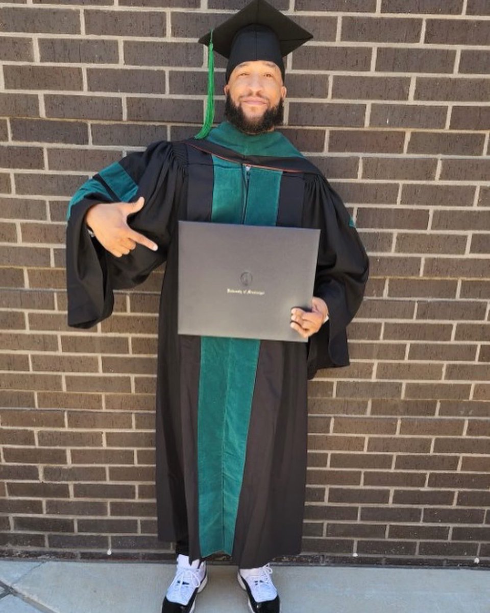 Today I can officially introduce myself as Dr.Damien Lekeith Roland, M.D. The title means a lot and the responsibility it carries for my future patients is well worth it. I will continue to remain humble because this is just the beginning.
#MedTwitter #PathTwitter