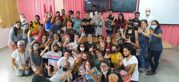 🤗 Que esta felicidad, experiencia, aprendizaje, diversidad, participación, amistad, comunicación, identidad, llegue a todos los Intérpretes de LSC de Cuba. 🤟💓
🎉 FELICIDADES.. !! ✨