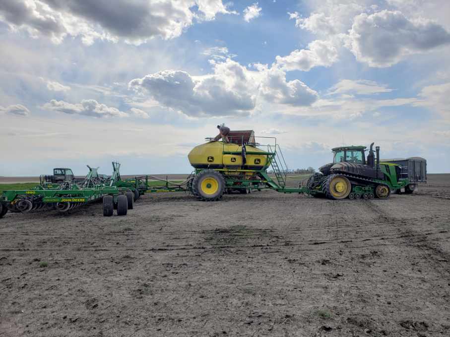 Planting wheat today for <a href="/GrainLouise/">Louise Grain Growing</a> and <a href="/Foodgrains/">Canadian Foodgrains Bank</a>  Thanks to Vern Reimer for seeding, <a href="/Smithfamilyseed/">Walter Smith</a> and Don McLennan for seed, <a href="/BASFCanada/">BASF Canada</a> for seed treatment, and many others who lend a hand to #endhunger