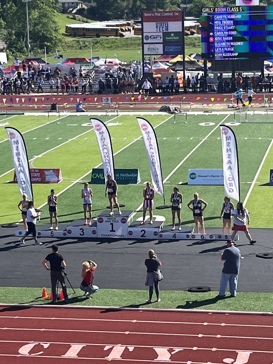 Finishing 4th at state in the 800 <a href="/mjacknewitz/">Marisa Jacknewitz</a> <a href="/NerinxXC/">Nerinx Runners</a>