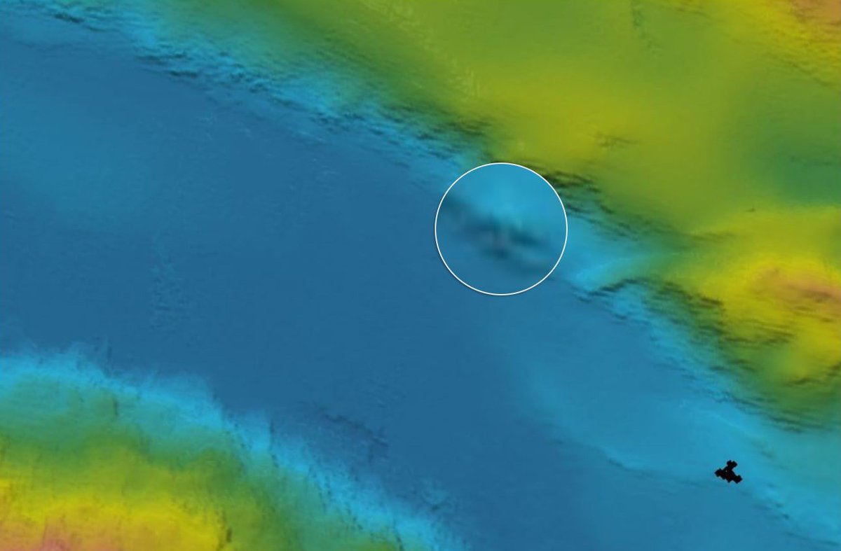 MikeChillit's tweet photo. #MH370 About reversed Minderoo / Jamieson images: I know that Scripps (#1), and Kongsberg (#2) know right from left. So, why did Minderoo reverse its images (#3 and #4)? Same reason it photoshopped them. It's not hard. #JustGoGetIt https://t.co/e2qudy3AFp