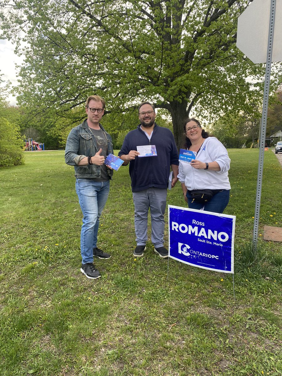 RossRomanoSSM's tweet photo. Today this incredible team knocked on over 2600 doors &amp; put up 60 signs all across Saulte Ste. Marie!
#6daysandcounting https://t.co/9lOswhXHeT